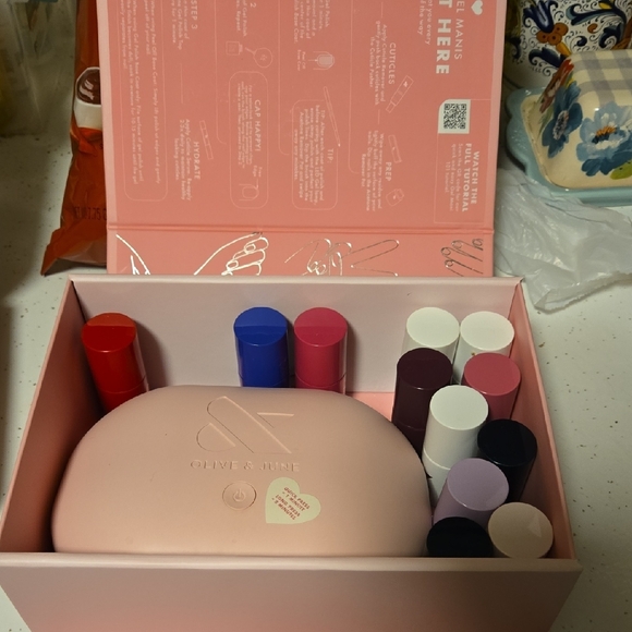 Nail Polish Set with LED Lamp - Picture 2 of 3